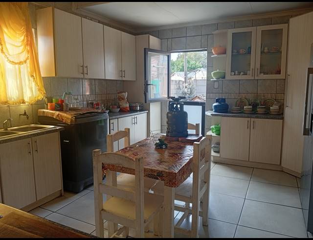 3 BEDROOM HOUSE FOR SALE IN THOMAS GAMBLE